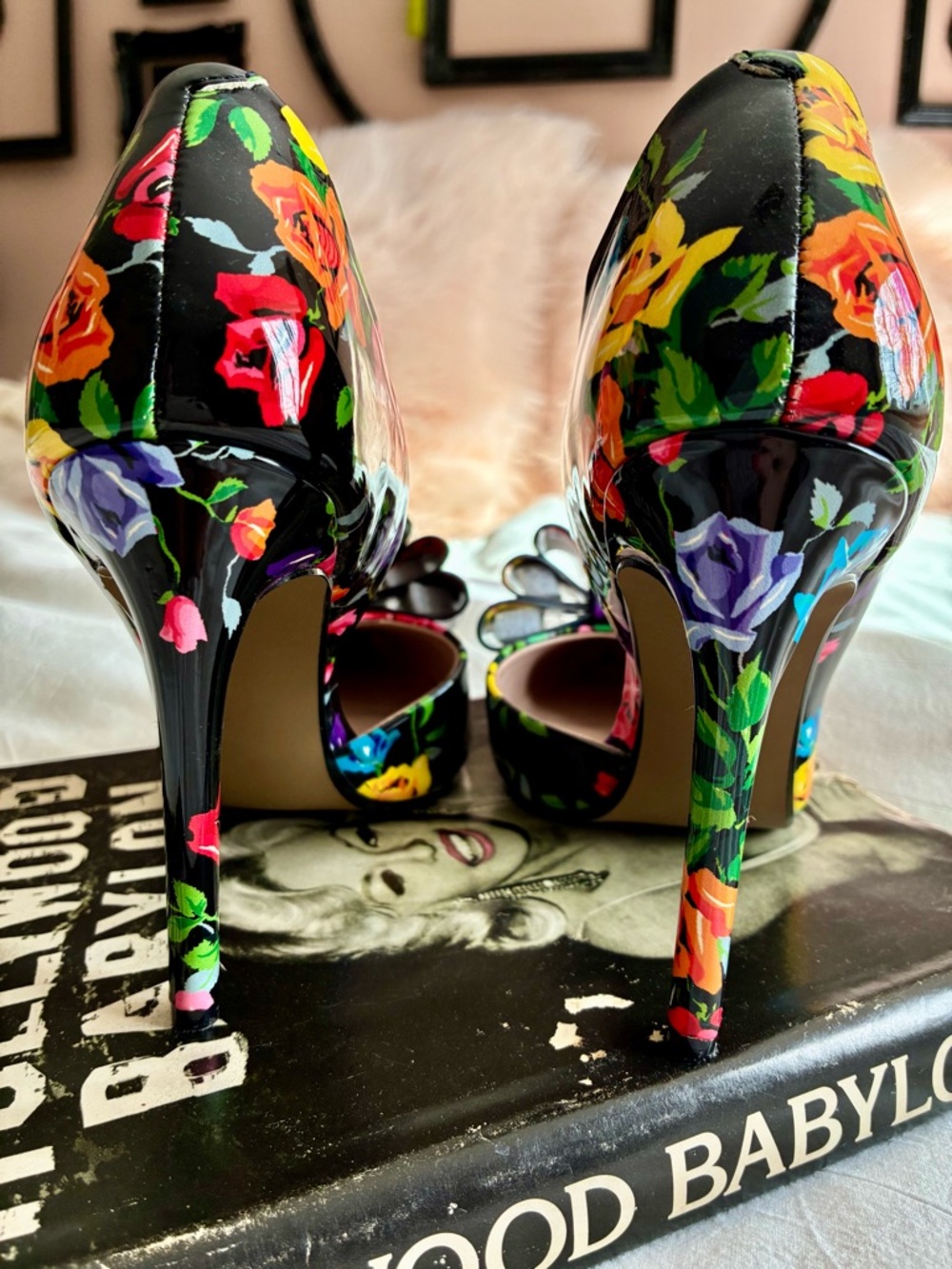 Betsey Johnson Black Floral Pointed-Toe Heels with Bow Accent- Size 6 - Picture 4 of 11